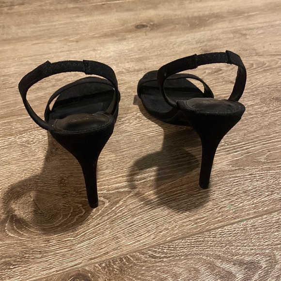 Black Sling back heels - Picture 2 of 4
